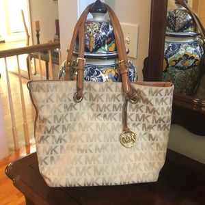 Michael kors logo pocket book authentic